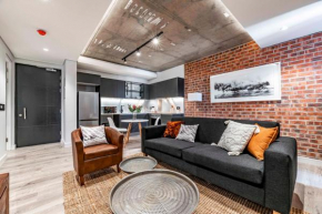 303 The Signature, De Waterkant